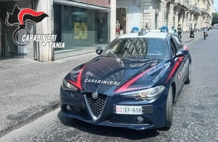 Ruba un profumo da 150 euro in un negozio di via Etnea, scoperto e denunciato