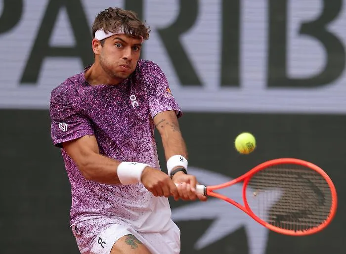 Flavio Cobolli strepitoso, elimina Felix Auger Aliassime e vola in semifinale a Roland Garros