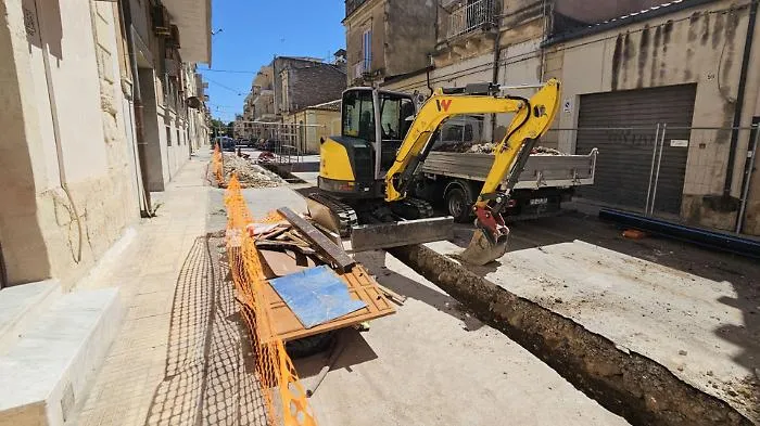 Scavi, stop e ritardi: cento metri di strada raccontano il caos dell&rsquo;acqua a Siracusa