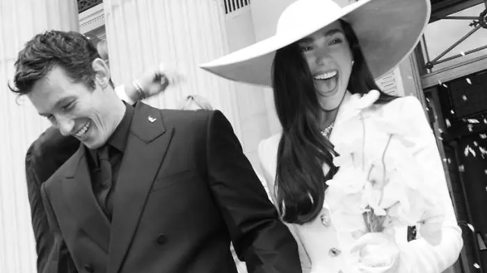 Dua Lipa e Callum Turner atterrano a Palermo in gran segreto 