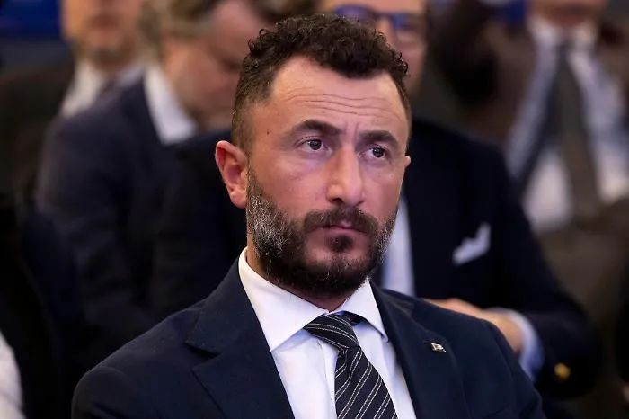 Dopo gli spari a capodanno ora guidava ubriaco e finisce fuori strada col Suv: esplode un nuovo "caso Pozzolo"   