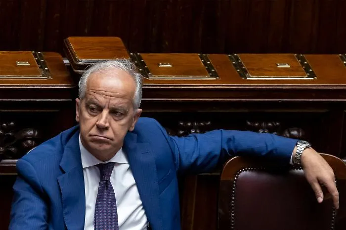 Espulsioni facili e porti sbarrati: radiografia del nuovo decreto sicurezza, cos&igrave; l'Italia sfida l'Europa sui migranti 