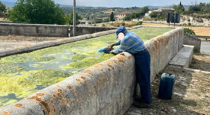 San Giacomo (Ragusa), sopralluogo all'abbeveratoio. Caruso: "E' in condizioni pessime" 