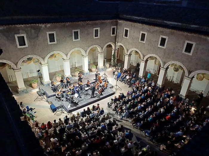 Chiostri & Cortili: Mozart sotto la luna apre l'estate musicale a Catania