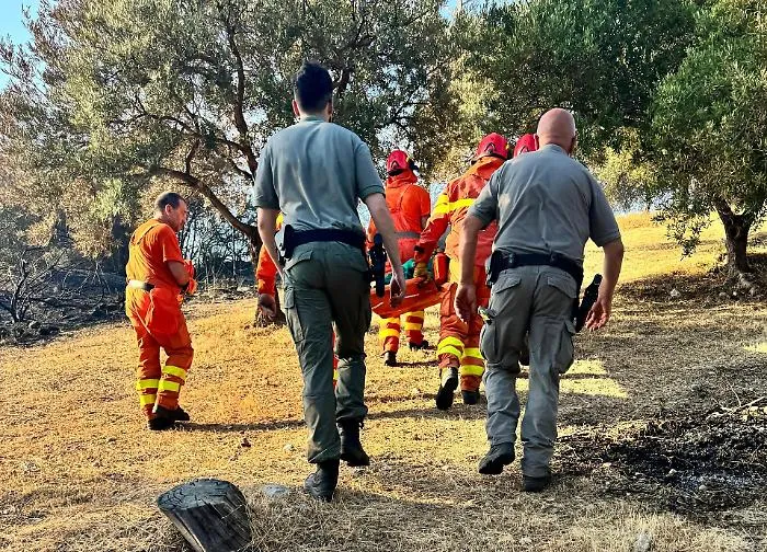 La (prima) giornata di fuoco in Sicilia: quattro incendi hanno richiesto l'intervento aereo, c'&egrave; una vittima 