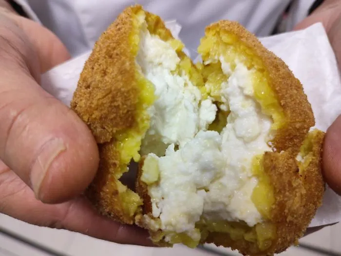 Il sole da mangiare: Calogero Matina a San Martino delle Scale mette pace tra arancina e arancino