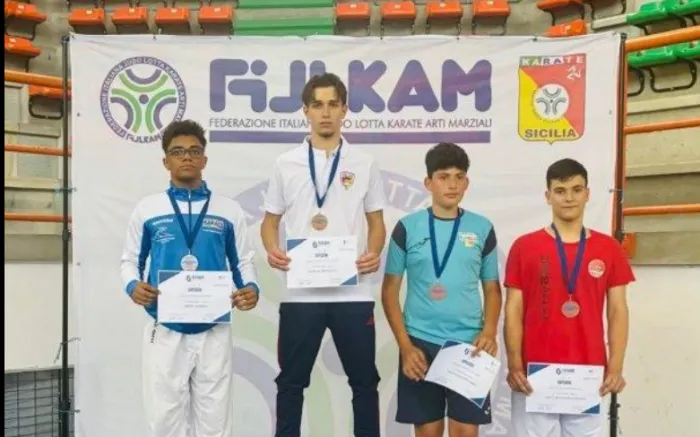 Francesco Palermo campione regionale juniores: la Rembukan Karate Augusta festeggia l'accesso al PalaPellicone