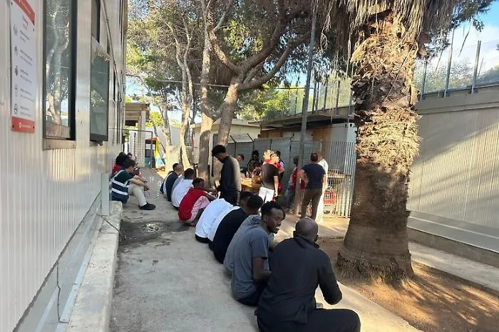 Migranti Lampedusa: oltre 180mila arrivi in tre anni nell'hotspot gestito dalla Croce Rossa