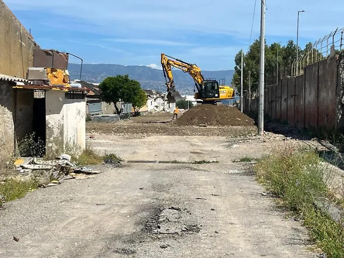 Tredici famiglie del Rione Taormina ricevono le chiavi: oltre 100 baracche gi&agrave; demolite