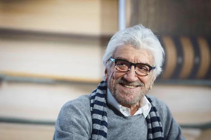 Verano, sfregiata la memoria di Gigi Proietti: rubata la lapide della tomba dell&rsquo;attore simbolo di Roma