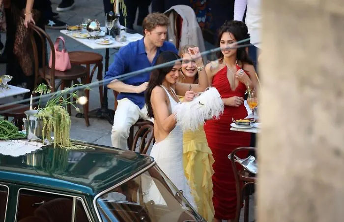 Banda in piazza e transenne, le due Palermo di Dua Lipa: fra &laquo;citt&agrave; blindata&raquo; e &laquo;occasione internazionale imperdibile&raquo;