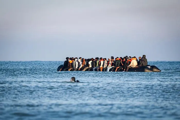 Mediterraneo, il ribaltamento nel buio: 10 morti, 48 persone salvate e altre 2 ancora senza nome n&eacute; destino