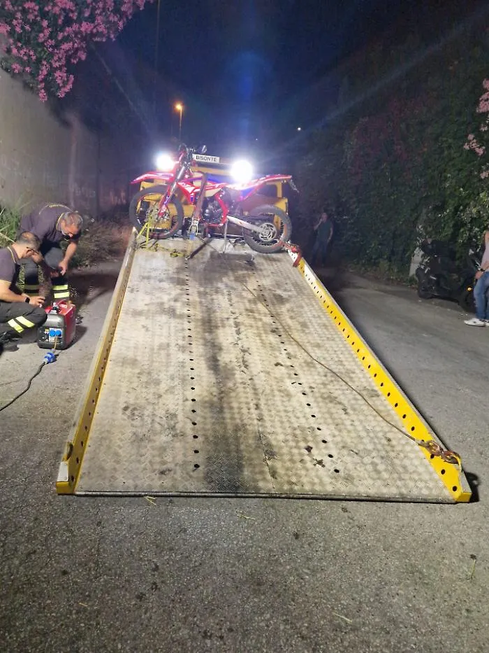Messina, tragico scontro auto-moto vicino allo stadio: muore 15enne 