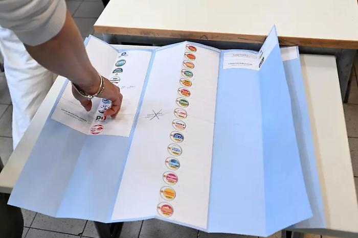 Il Centrosinistra fa 10-6 nei capoluoghi: radicamento e polemiche; Renzi sfida Meloni