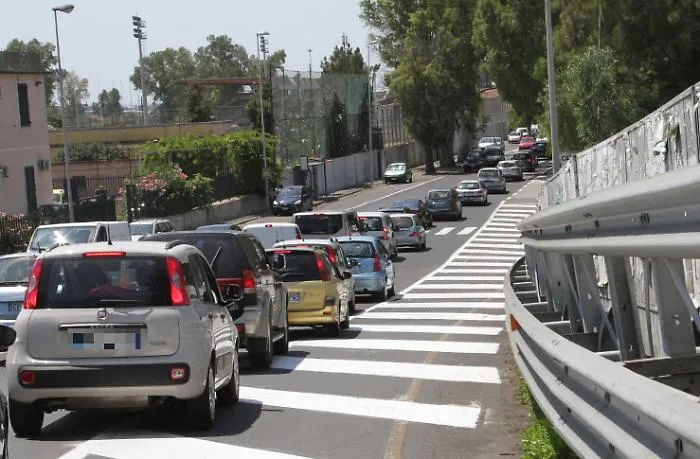 Ostaggi delle quattro ruote: perch&eacute; la Sicilia rischia di mancare i target 2030 