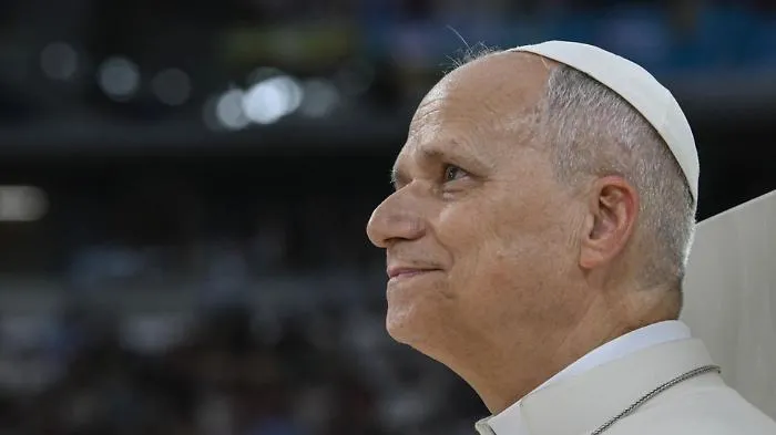 Il Papa dal molo dei migranti, la dignit&agrave; umana non ha passaporto