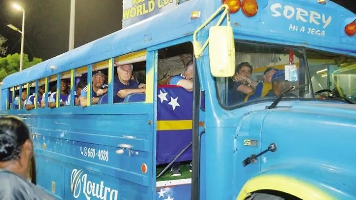 Allo stadio in scuolabus. &Eacute; il modo in cui, la matricola Cura&ccedil;ao, ha deciso di spostarsi