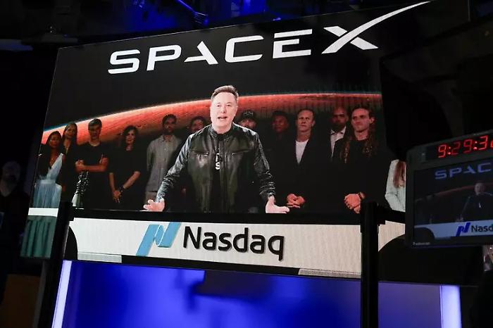 Elon Musk &egrave; il primo trilionario del pianeta e il suo SpaceX debutta al Nasdaq 