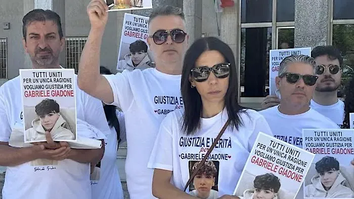 Barrafranca ricorda Gabriele: in oltre 300 al corteo per il quindicenne vittima della strada