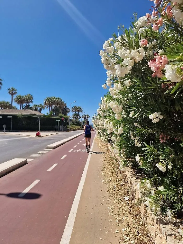 Marina di Ragusa, runner resta ferito dopo un incidente sulla ciclopedonale