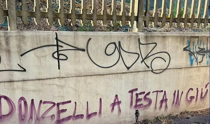 &laquo;Donzelli a testa in gi&ugrave;&raquo; sui muri di Firenze: ondata di indignazione anche in Sicilia