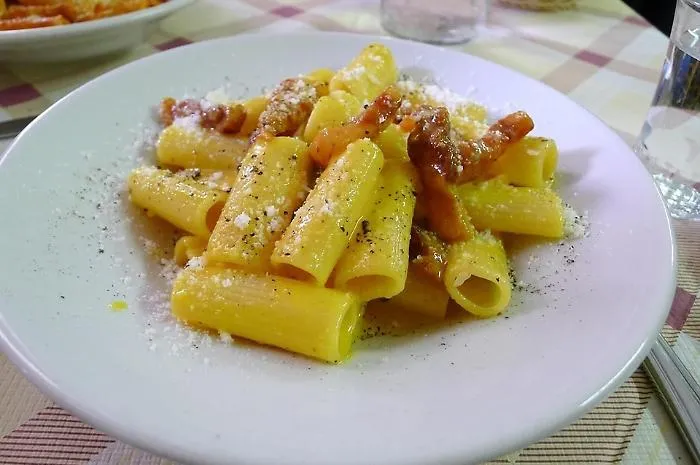 Le 5 regole d'oro per non rinunciare ai carboidrati e alla pasta (che non fa ingrassare se sai come mangiarla) 