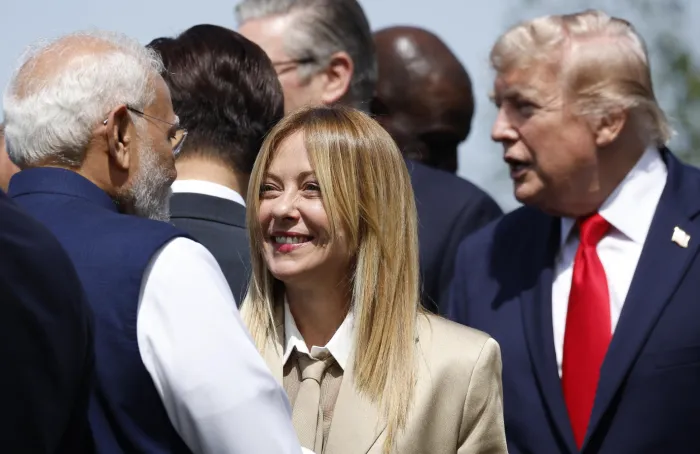 Al G7 prove di disgelo Italia-Usa, Meloni a Trump: &laquo;Sempre stati amici&raquo;. Lui: &laquo;Sono stato abbandonato&raquo;