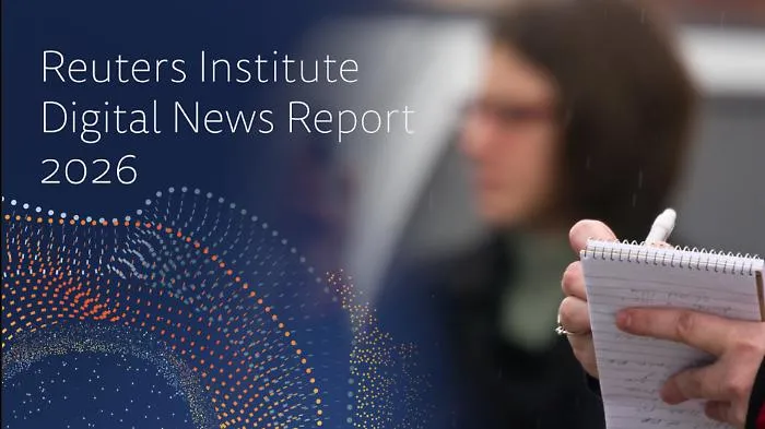 Giornalismo in crisi: fiducia ai minimi, i social superano i siti di news e l'IA taglia il traffico agli editori