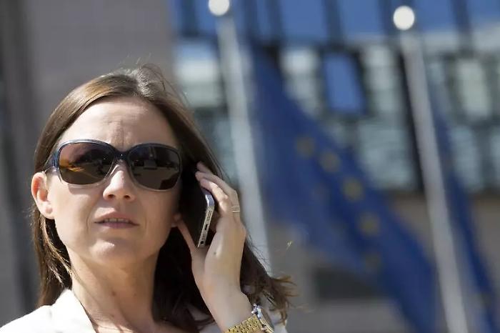 Stop alle telefonate selvagge per contratti di luce e gas: da venerd&igrave; le stipule senza consenso saranno nulle