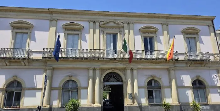 La protesta per i diritti dei disabili arriva fino all'Autorit&agrave; regionale: l'incontro si sposta dal primo piano al cortile