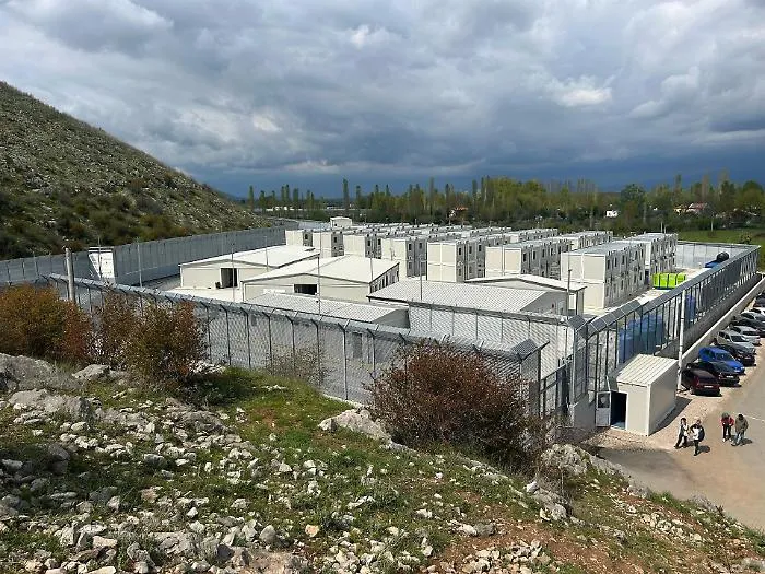 Rimpatri, l'Ue adotta il modello Albania: hub in Paesi terzi e procedure pi&ugrave; veloci. E Meloni incassa il suo risultato pi&ugrave; europeo 