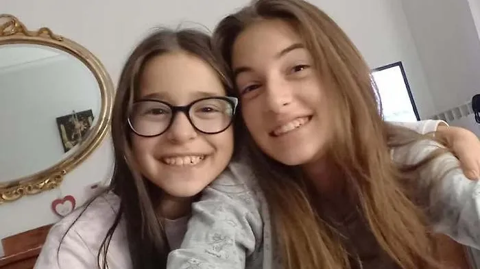 Fuga nella notte o piano premeditato? Il fermaglio rosso che cambia le indagini sul caso delle sorelline sparite 