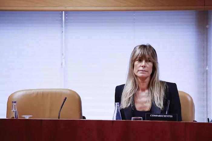 Rinviata a giudizio Begona Gomez, moglie del premier Pedro Sanchez: ritiro del passaporto 