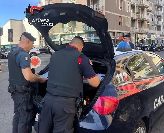 Bonnie e Clyde al contrario a Catania: fingono un regalo romantico e rubano 5mila euro di gioielli