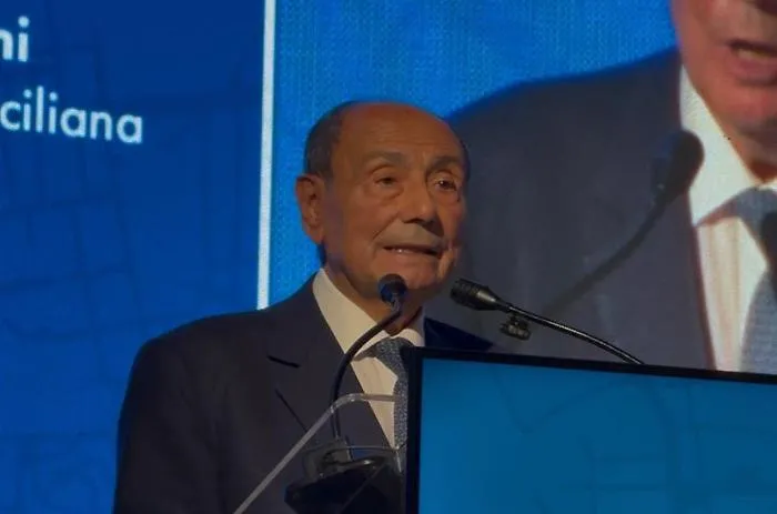 La Sicilia &laquo;non &egrave; pi&ugrave; periferia&raquo;: Schifani dal palco di Confindustria Catania annuncia la "svolta" con investimenti e il ponte sullo Stretto