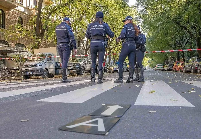 Agente della polizia locale muore a Milano durante un inseguimento: ricerche per un'Audi Q7 in fuga