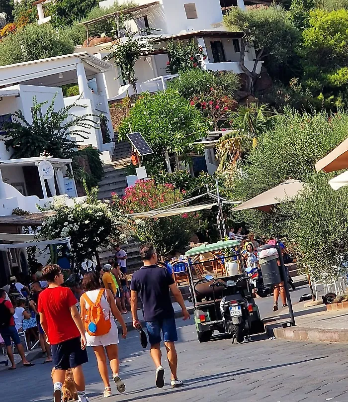 Panarea, commercianti pronti al ricorso al TAR: Tamajo chiede un tavolo per conciliare movida e imprese
