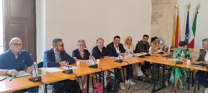 Insediato il consiglio comunale a Ispica, &egrave; scontro sulla parit&agrave; di genere