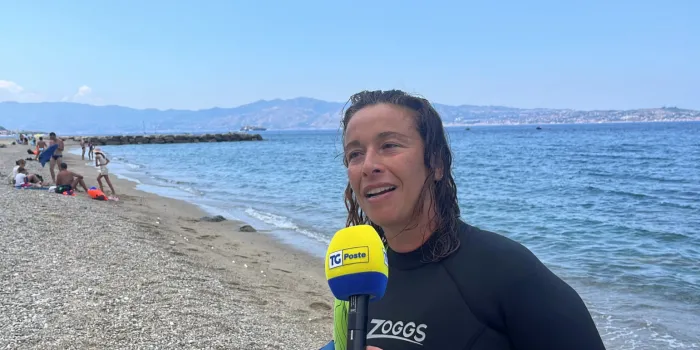 Debora Vissani attraversa lo Stretto: bracciate di solidariet&agrave; per la ricerca e l'inclusione