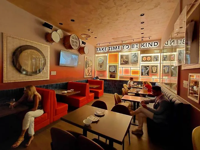 Ecco l'Hard Rock Caf&egrave; a Palermo: apre i battenti il nuovo locale in via Maqueda