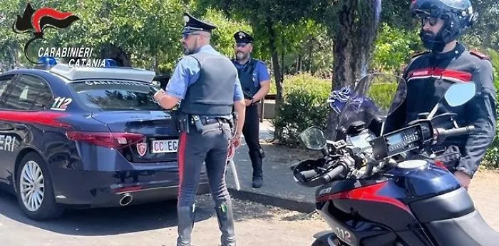 Catania: tentato stupro in ascensore, l'aggressore inseguito e arrestato 