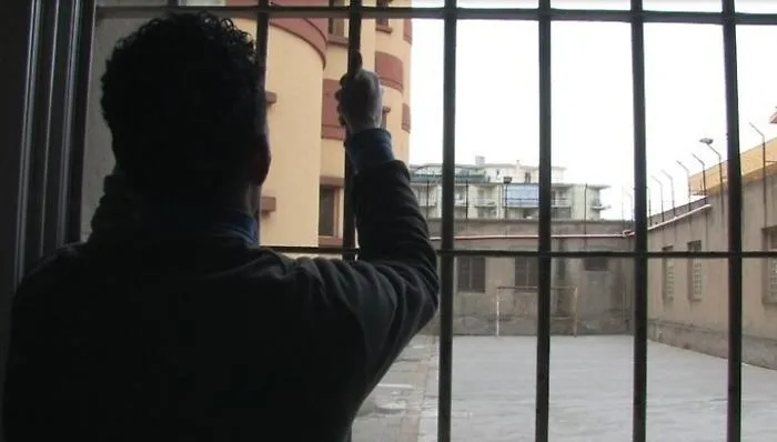 Rivolta nel carcere di Enna sedata dalla penitenziaria: allarme sovraffollamento e nuovi tumulti in Sicilia