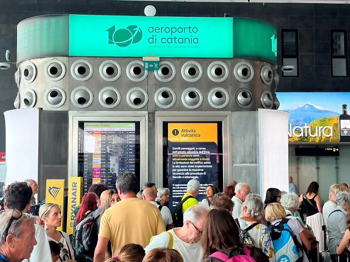 Avvisi di attivit&agrave; vulcanica all'aeroporto di Catania