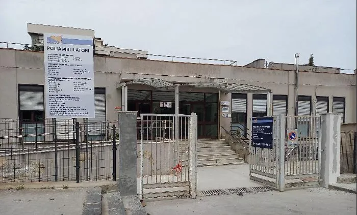 Medico in escandescenza alla guardia medica di Caltanissetta: trasferito al Sant'Elia e ricoverato in psichiatria