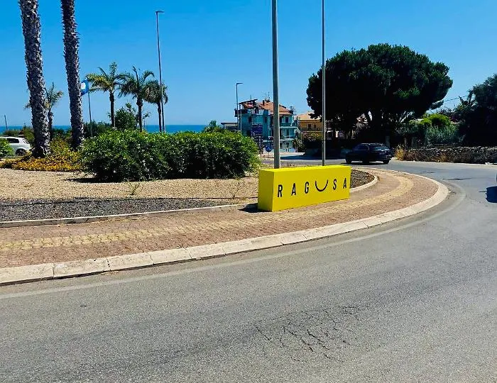 "Solo Ragusa senza la scritta Marina: noi protestiamo"