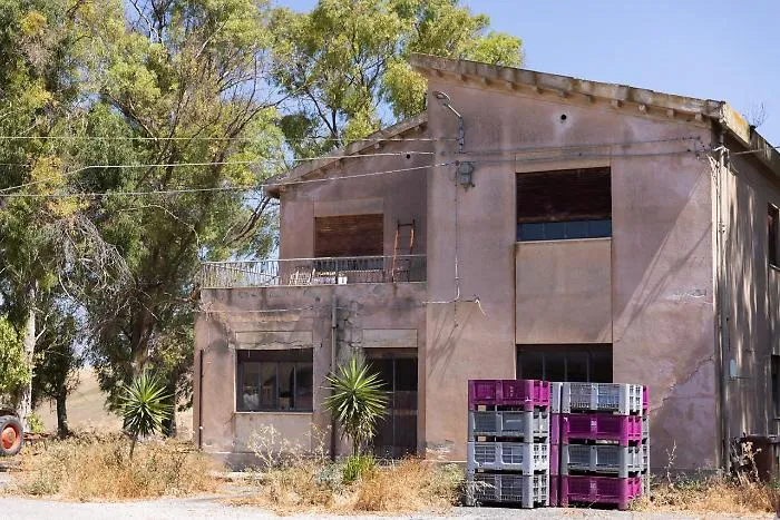 Borgo Pietro Lupo a Mineo da simbolo della colonizzazione del latifondo degli anni '40 a modello d'avanguardia 