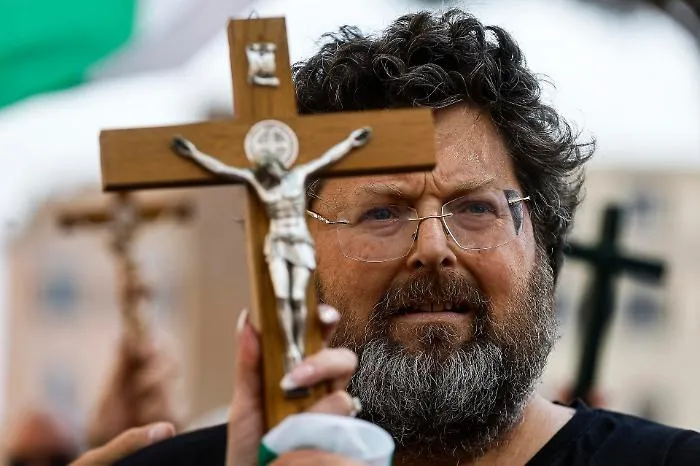Adinolfi all'attacco davanti al gip: l'azzardo, i professionisti vincenti e la bufera sui rimborsi 