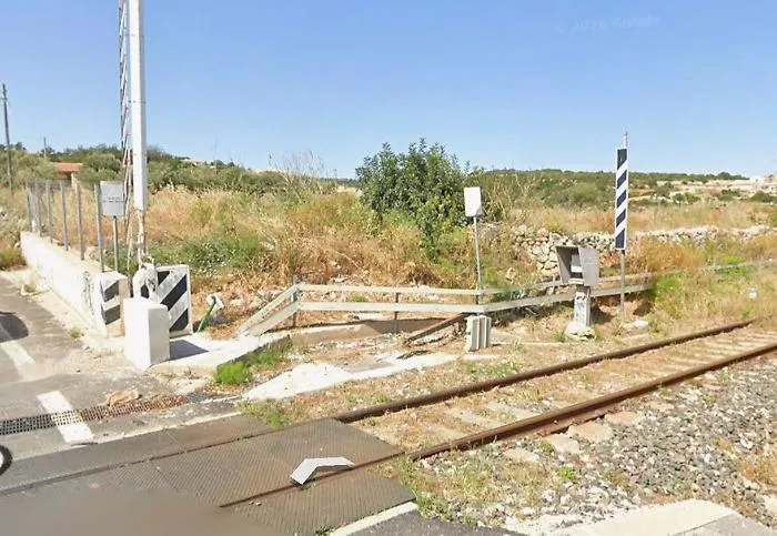"Mettete in sicurezza il passaggio a livello sulla Scicli-Sampieri"