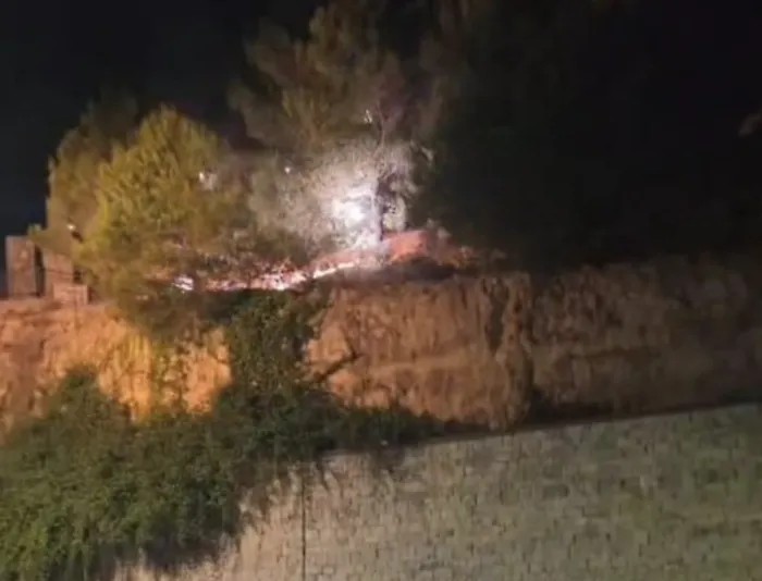 La panoramica di Modica rischia di finire in fiamme per i fuochi d'artificio