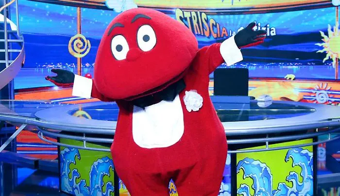 Oltre il Gabibbo: perch&eacute; Mediaset sta scaricando il tg satirico pi&ugrave; famoso d'Italia (e la D'Urso prende in mano le palette con i voti) 